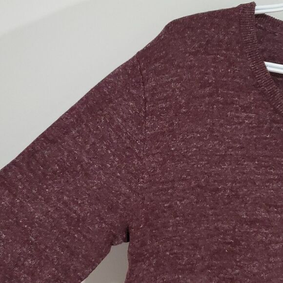 GAP medium maroon vneck long sleeve sweater - Picture 3 of 6